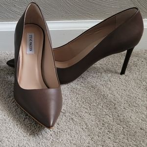 Brand new Steve Madden Brown size 10 pump